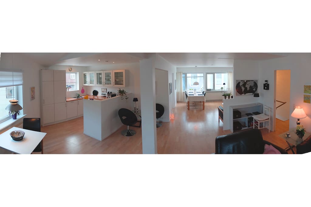 180 degree image of the livingroom.