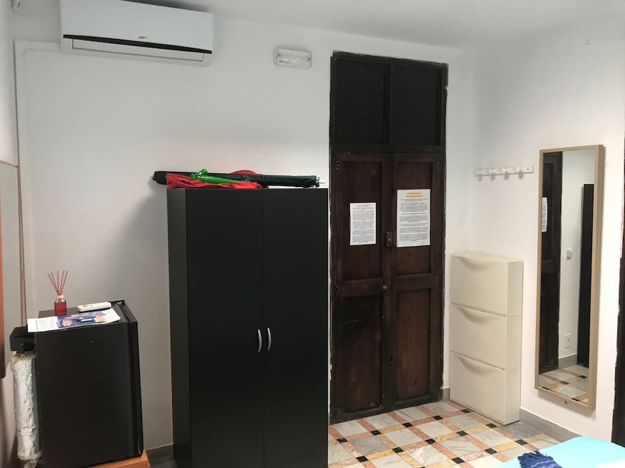 Including in room: fridge and AC