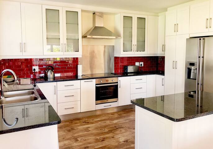 Luxury living on the Avenue gallery image 5