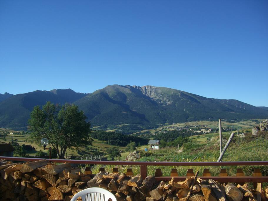 Vue de notre terrasse sur le Cambre d'Aze
