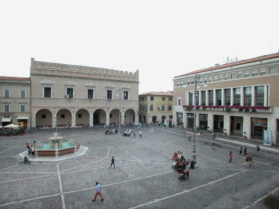 Vista della piazza