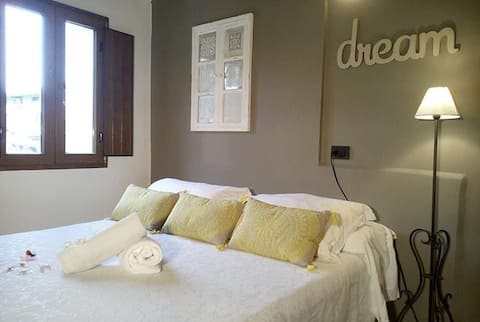 Penthouse a stone's throw from the sea....