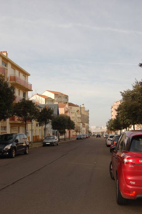 La mer est au bout de la rue!