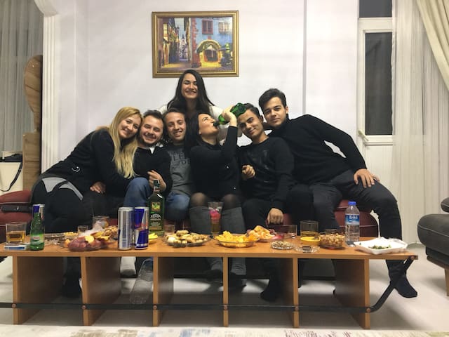 Metro, metrobüs, tramvay, otobüs, dolmuş 1 dakika