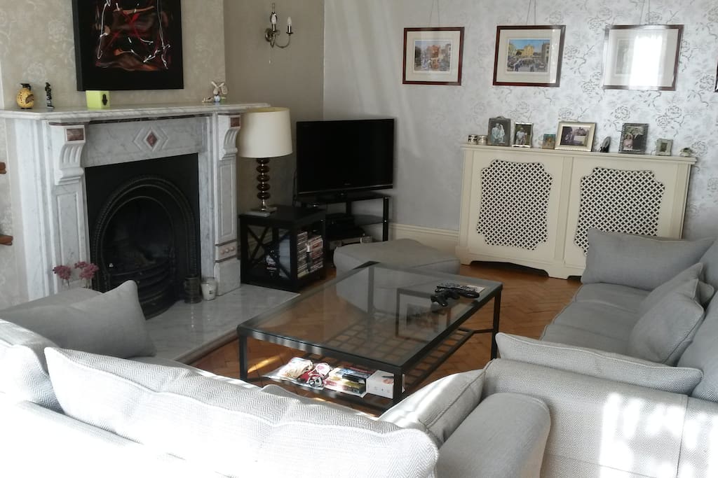 Guest Lounge with SKY TV & PS3