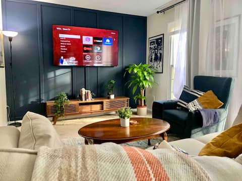 Contemporary 3BR: Patio, TV in each Room+Game Room