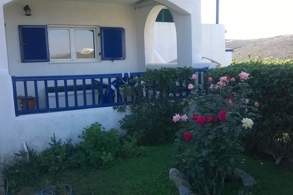 The northern porch with garden and sea view to Lavrio.