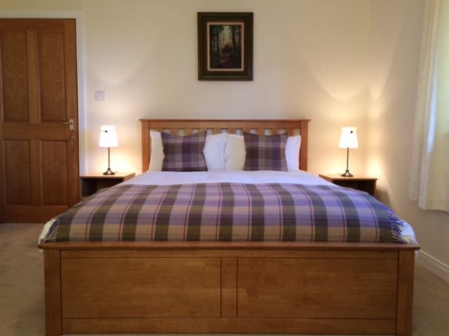 Large Double Room, Lamlash (BUTE ROOM).