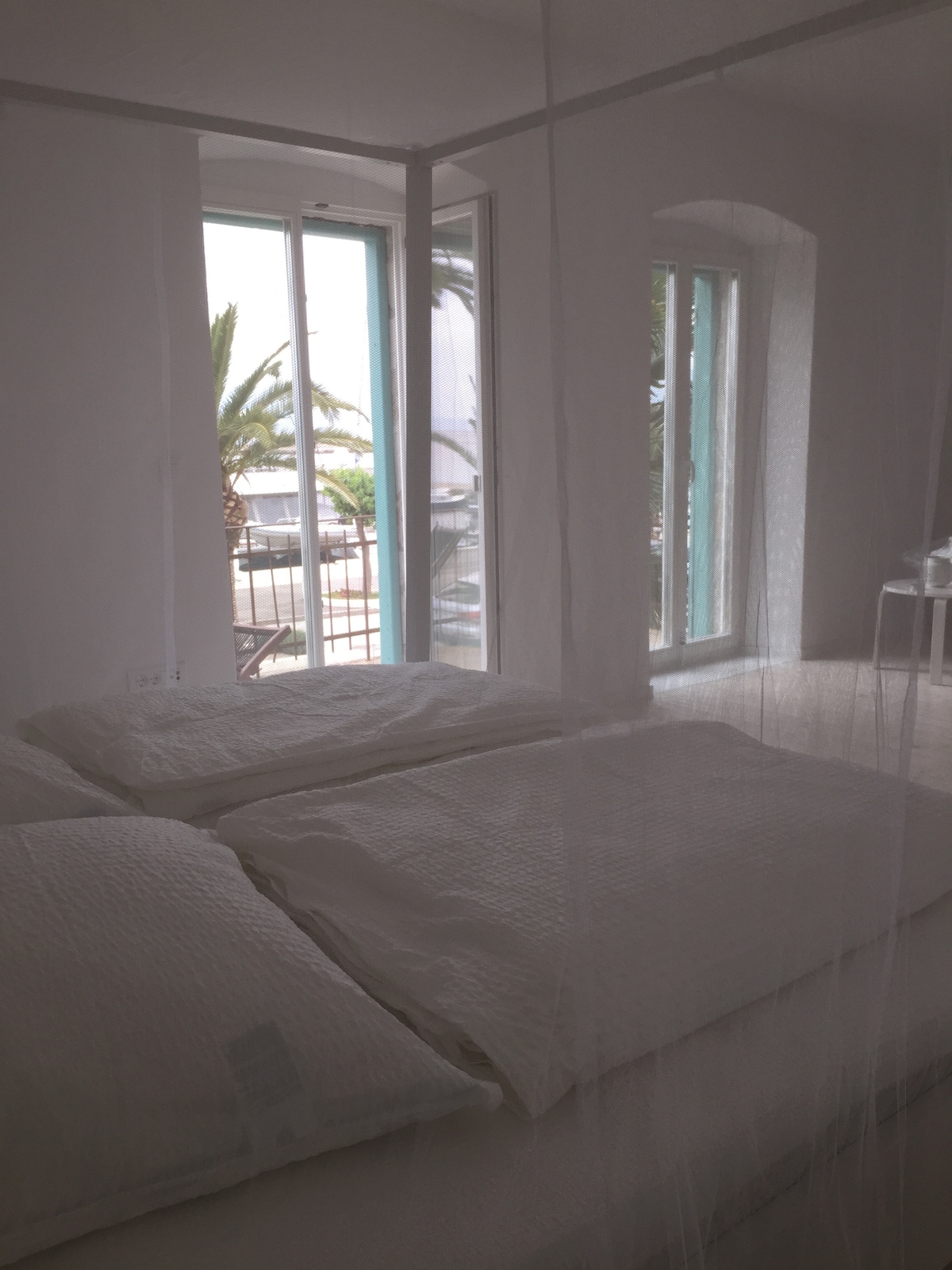 krevat 180 cm për 2 persona