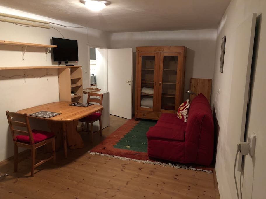 Wohn- & Schlafzimmer der Einliegerwohnung.