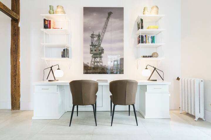 Homeclub | Elegant Apartment in Justice District gallery image 3