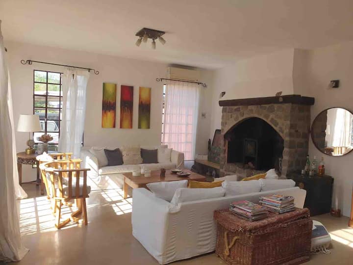 Casa Con Jardín Y Pileta - Bella Vista