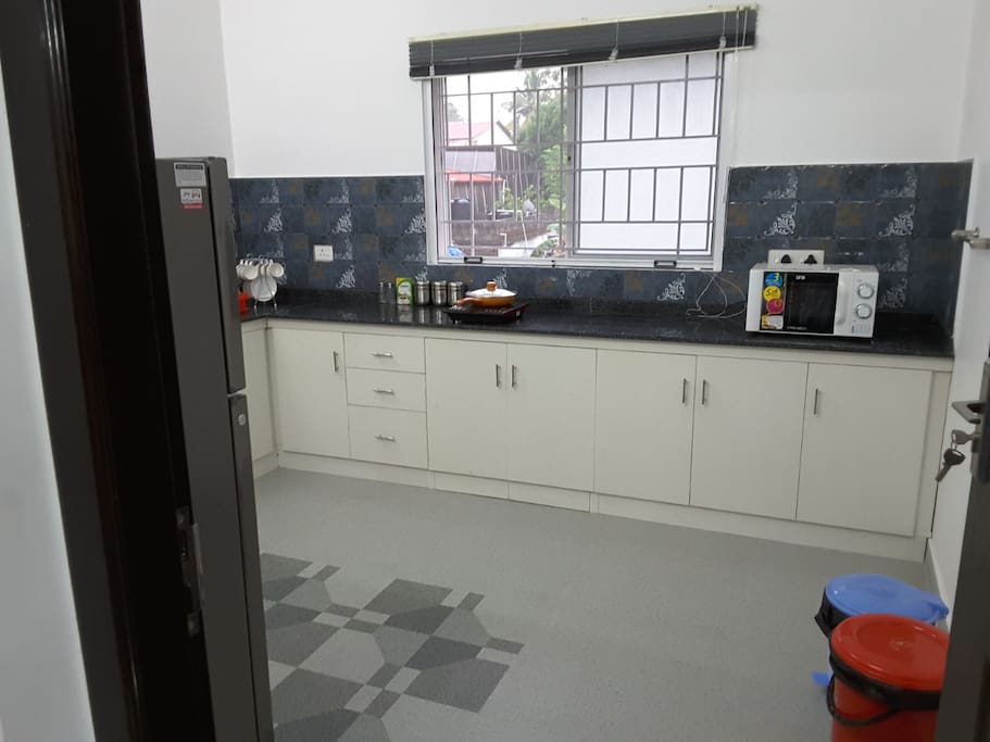 White Pearl Homestay - well equipped kitchen