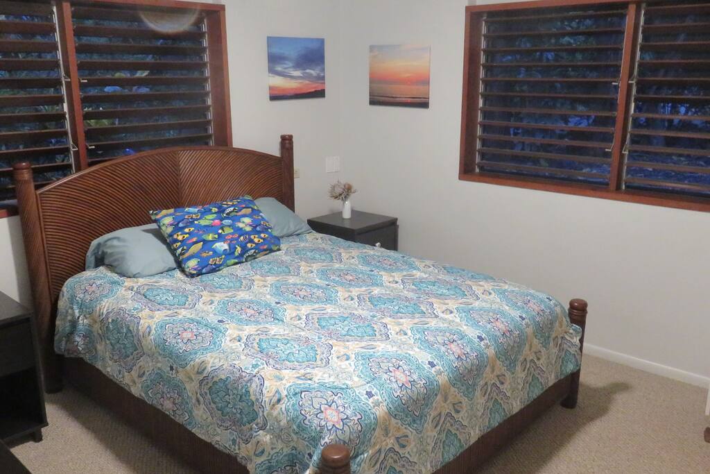 Very comfortable Queen bed with 100% cottons sheets.