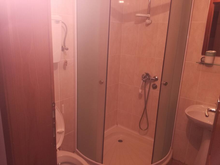 Bathroom
Fürdőszoba
Kupatilo