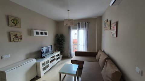 Successful Airbnb property: "Luceros" beachfront, historic center, garage, Wi-Fi in Rota