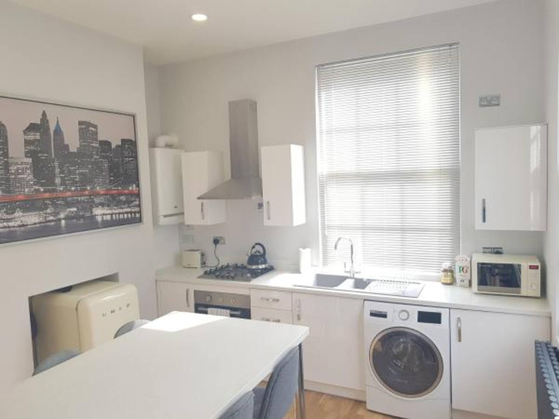 Modern Flat Just 10 Minute Walk from Town Centre