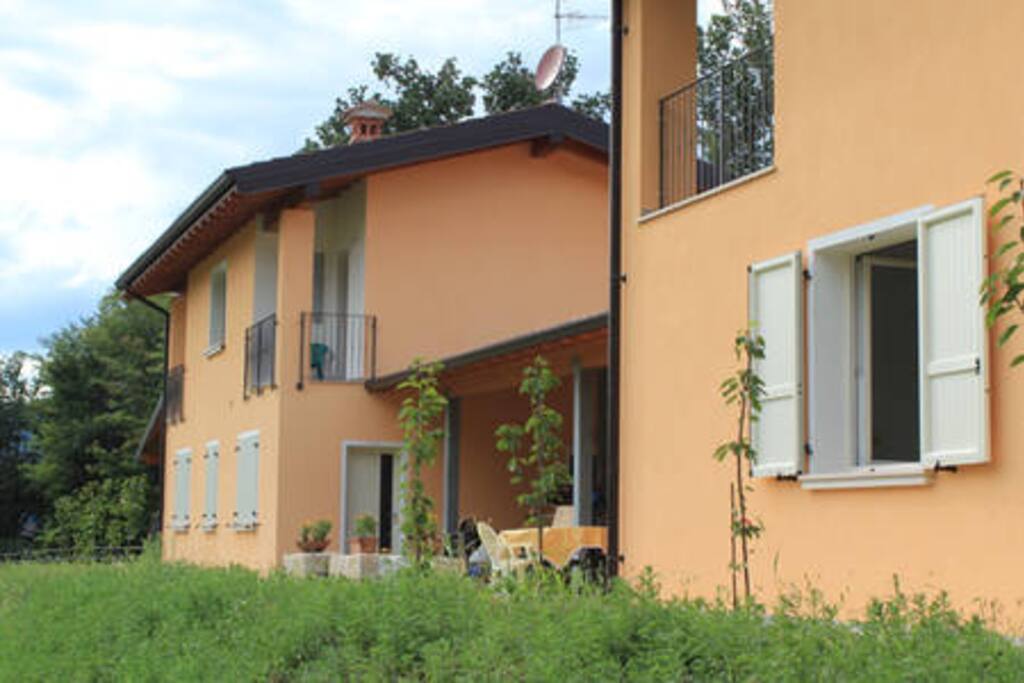 Casa vista dal lato est