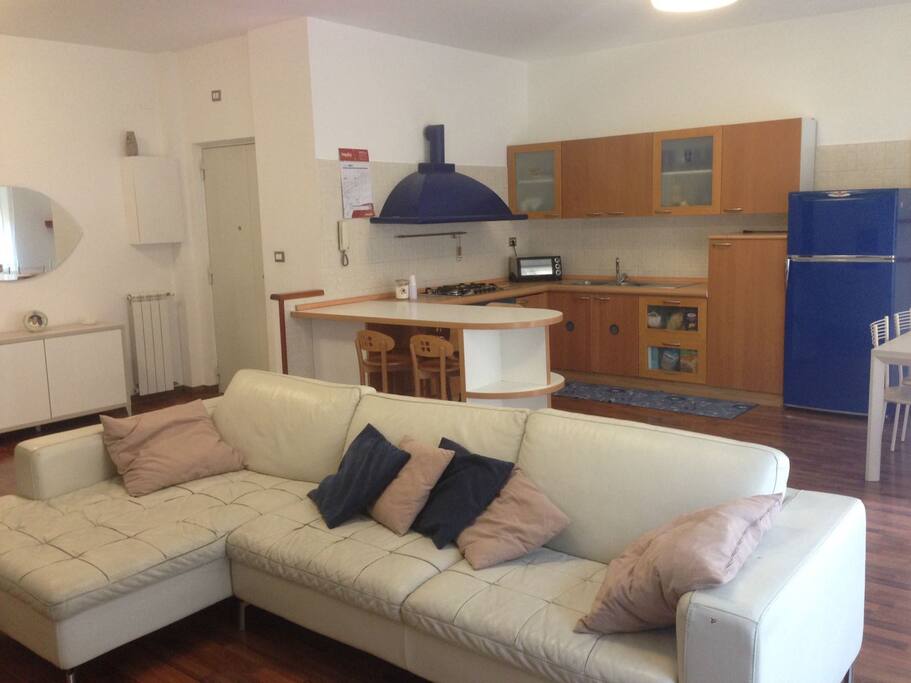 TV ROOM AND BREAKFAST
