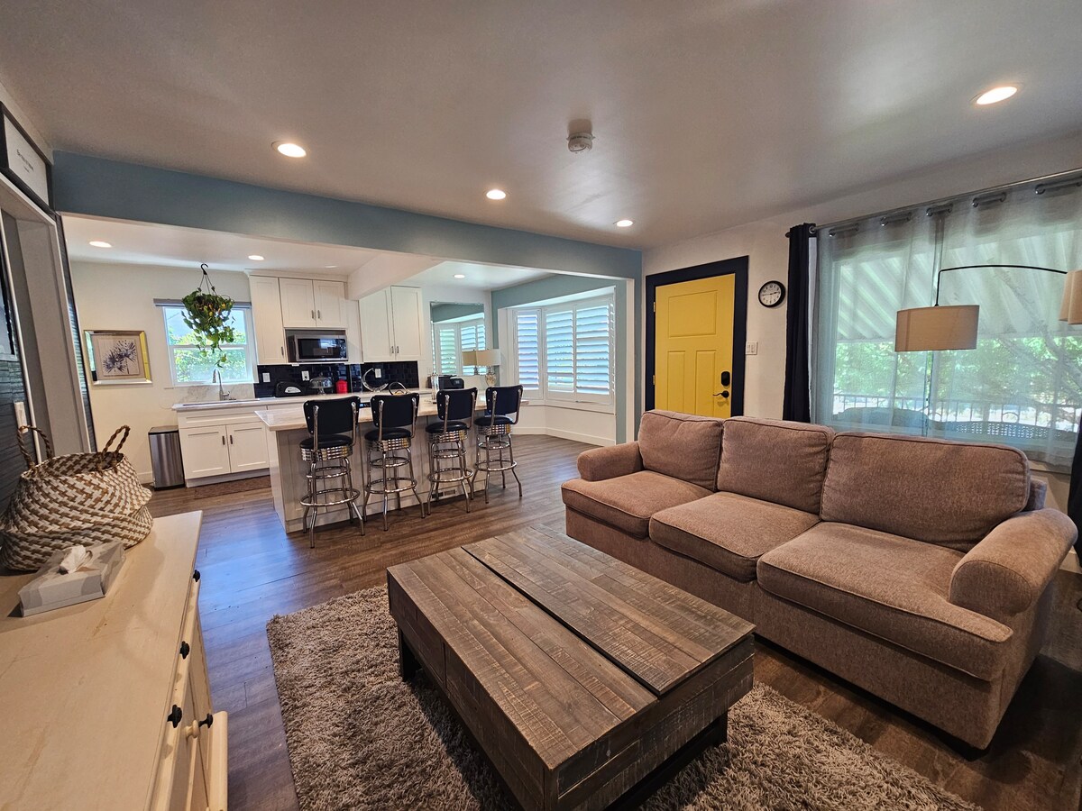 Successful Airbnb property: Charming 2-Bed with Hot Tub in Poplar Grove