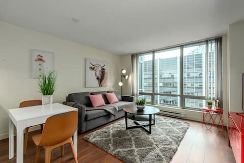 BLISS IN COAL HARBOUR WITH FREE PARKING