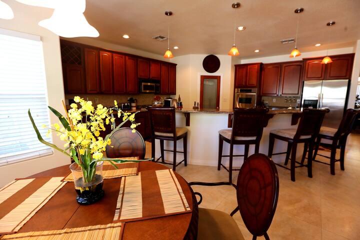 HOME SUITES HOME gallery image 2