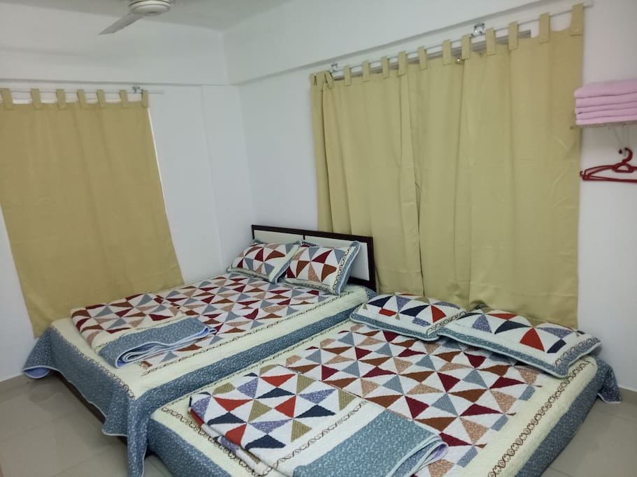 Bedroom with 2 double bed