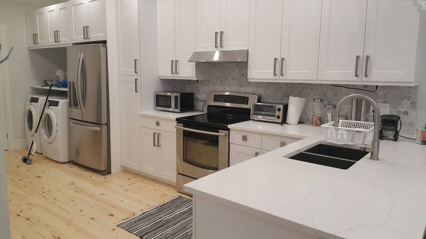 PENTHOUSE DOWNTOWN MONTREAL 1BEST LOCATION HIGHEND gallery image 3