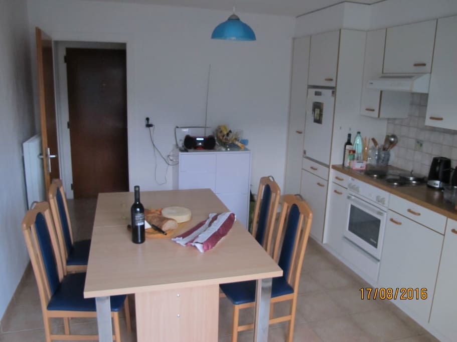 Vue de la cuisine depuis la fenêtre