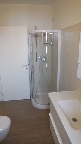 Ampio appartamento tra verde e città gallery image 5