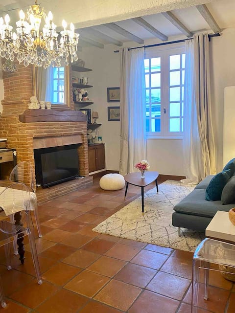 Popular Airbnb listing: Apartment in the heart of Les Carmes in Capitole / Arnaud Bernard / Carmes