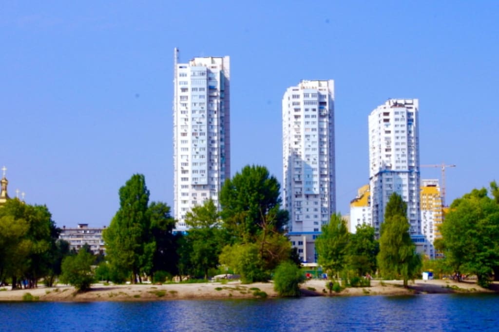 The apartment is located on the shore of one of the largest lakes in Kiev, near the park and has a magnificent view of the city, the lake, the Dnieper River!