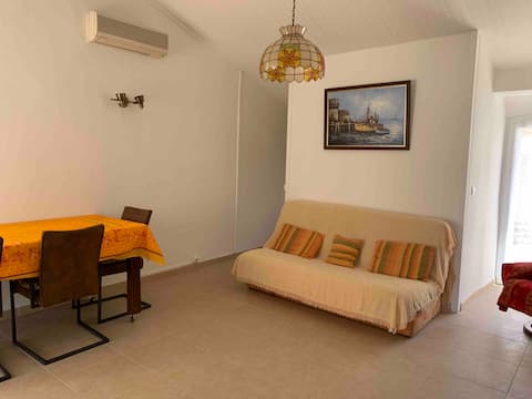 Popular Airbnb listing: House completely renovated. Parking. A/C. in Palavas Les Flots