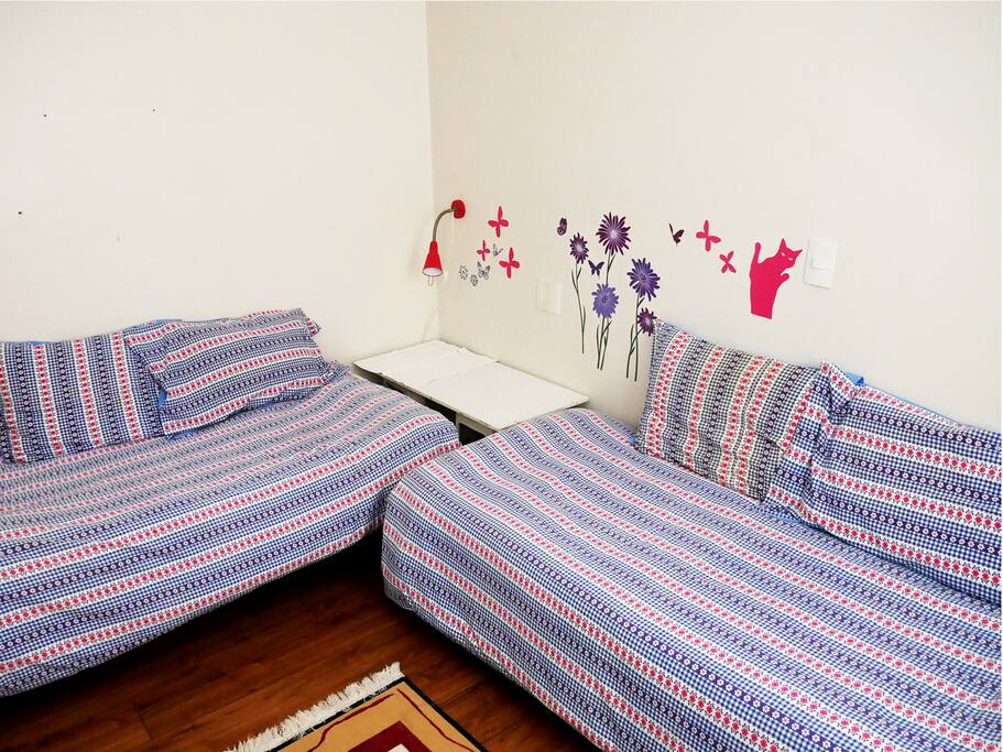 O quarto com as duas camas - The room with the two beds