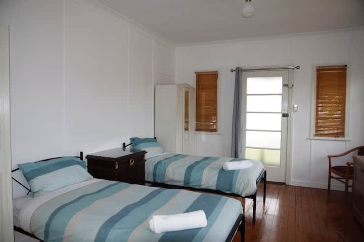 Spacious 5 Bedroom House - Brisbane
