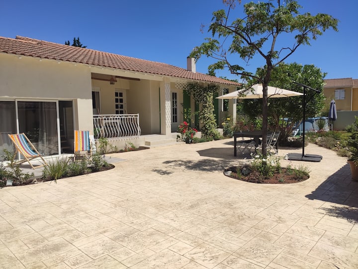 House between Sète and Montpellier 20 minutes from the beaches Houses