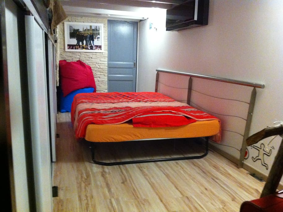 Chambre avec possibilité de rajouter un matelas futon 2 personnes si nécessaire