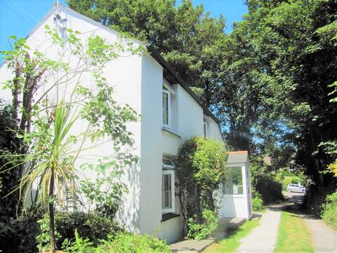 Beautiful Valley Cottage family/dog frendly nr sea