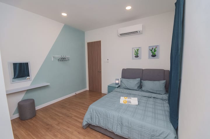 ¡Dormitorio 4 del segundo piso adjunto con calentador de agua en el baño!