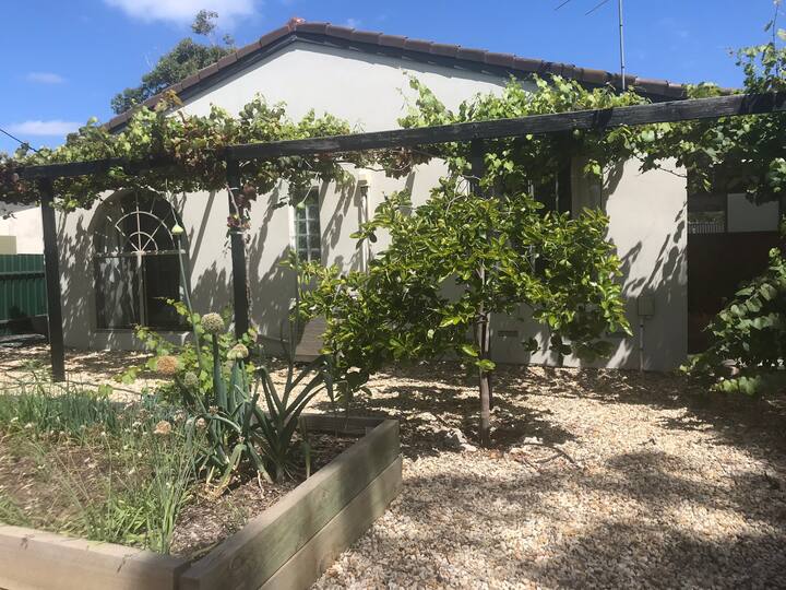 Port Willunga Retreat Houses for Rent in Port Willunga, South