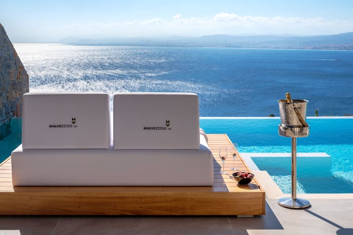 Villa Emiliana, Stunning sea views & infinity pool