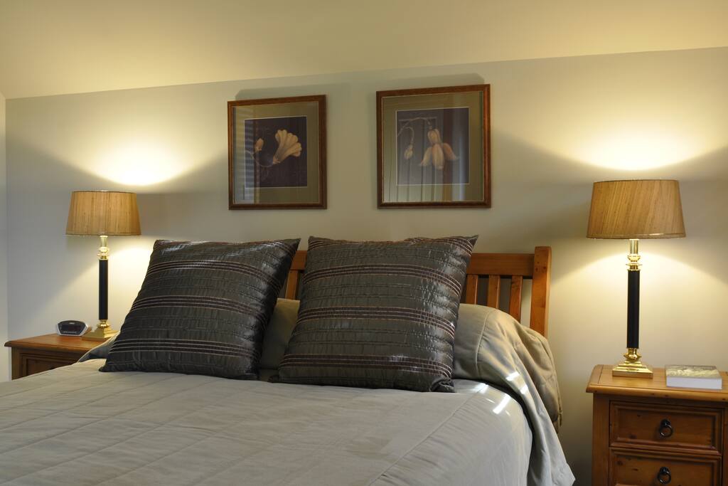 Queen room