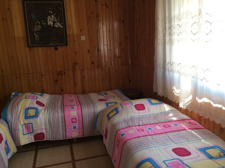 Chambre 2 avec ses trois lits simples