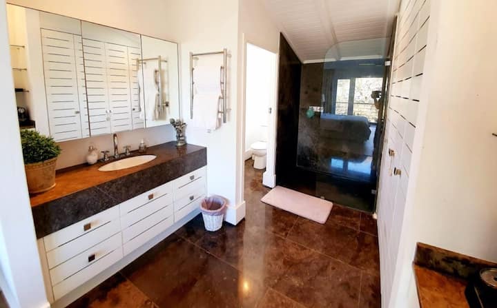 Splash Rock Beachfront Villa