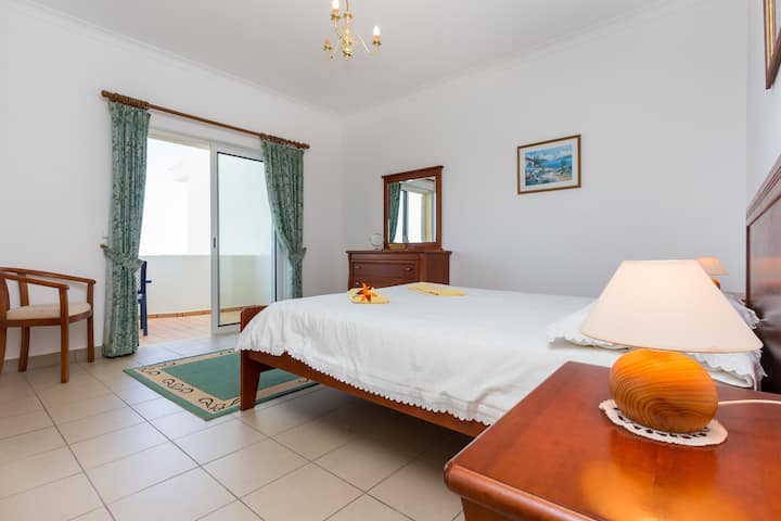 000363DE-4500-466B-B0ED-E4B9C3B88768