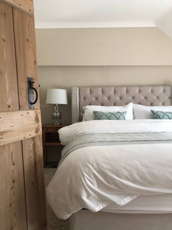 Dormitorio principal con cama king size