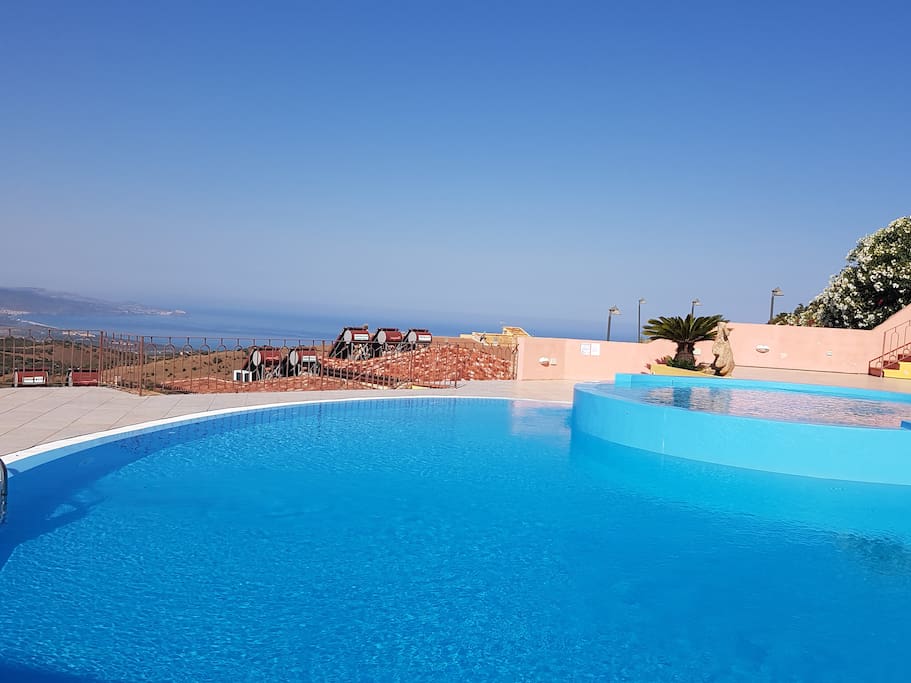 Pool 5 minutes by car - piscina 5 minuti con la machina