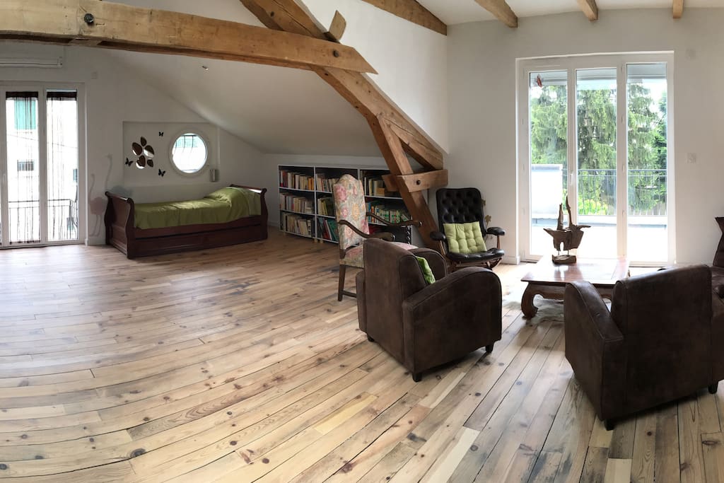 Séjour lumineux, avec espace détente