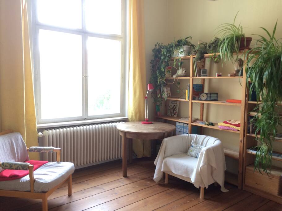 We are about to move away soon, left the shelves almost empty ... YOU can put all your stuff there, now!