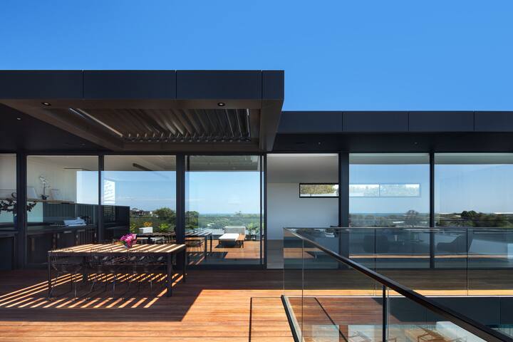 Location! Location! BLAIRGOWRIE LUXURY BEACH HOUSE gallery image 5